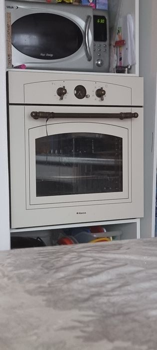 Продам духовка встраиваемая Hansa
