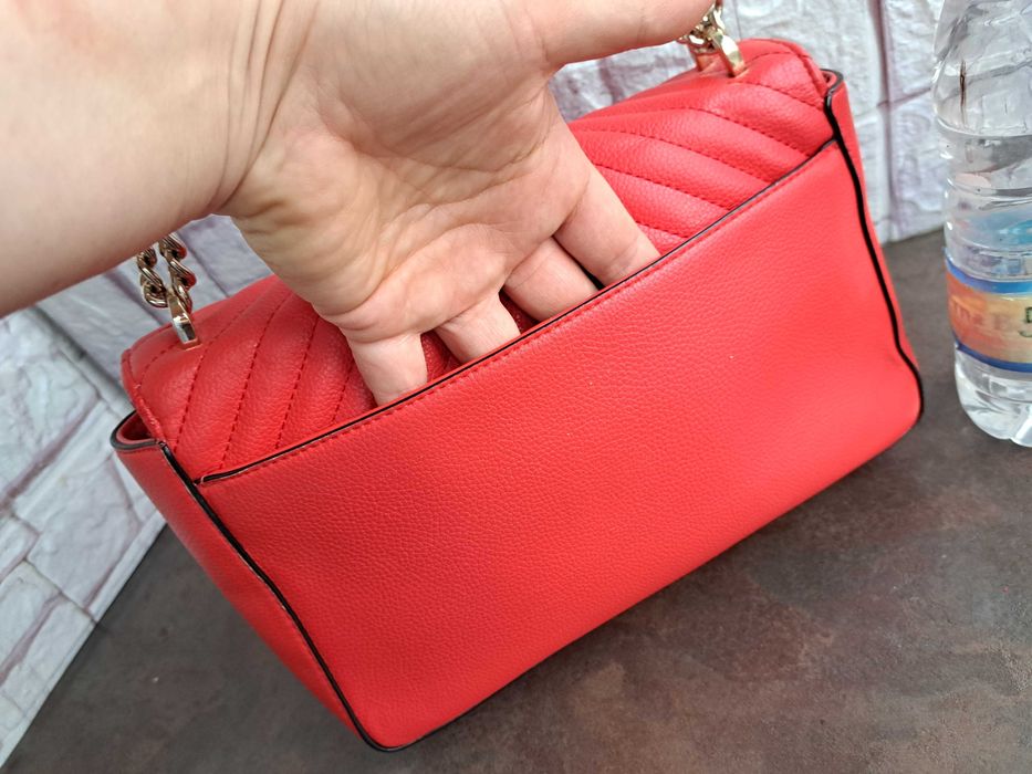 дамска чанта,Victoria's Secret червена малка чантичка