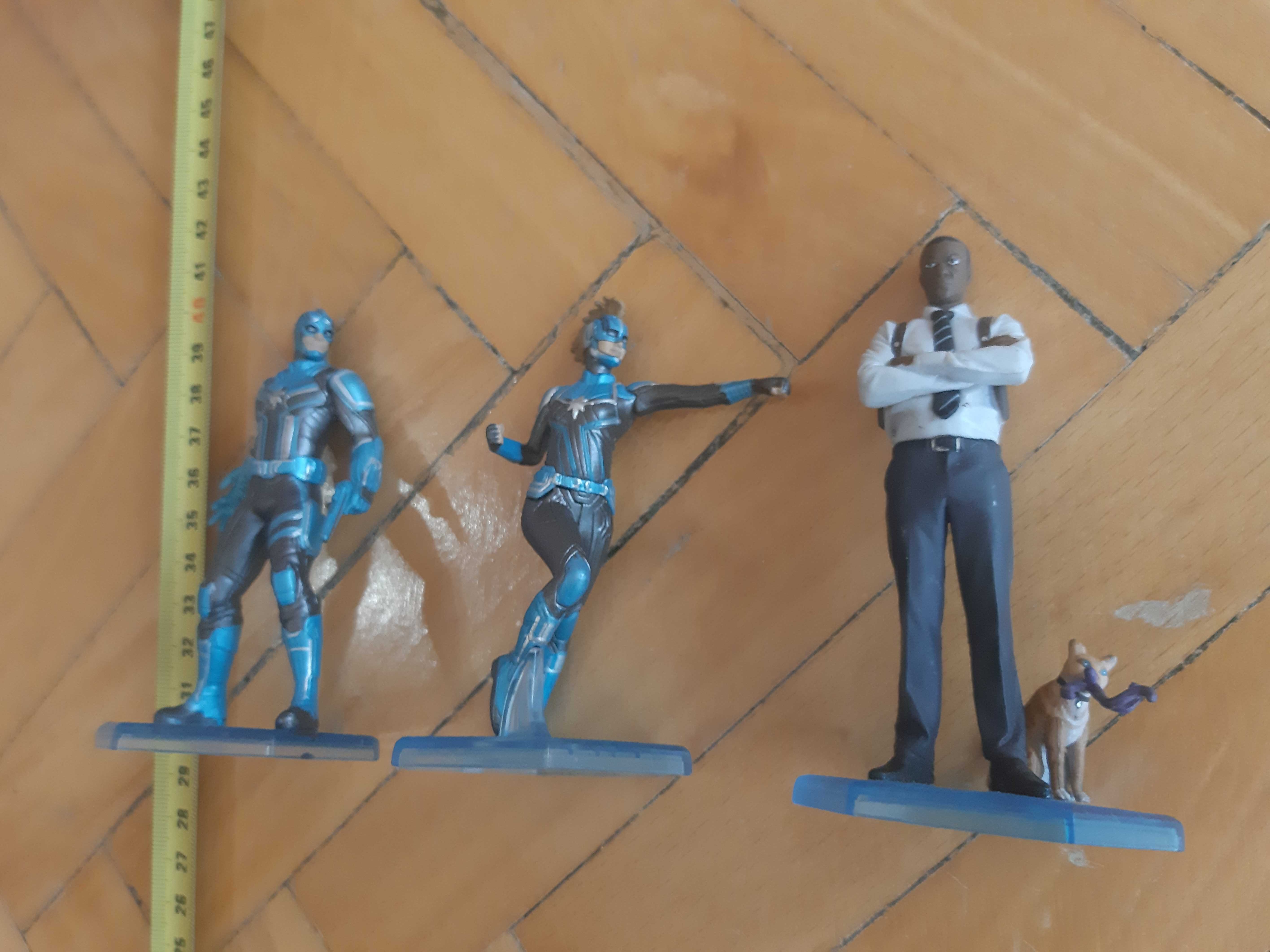 Lot 6 figurine Captain Marvel