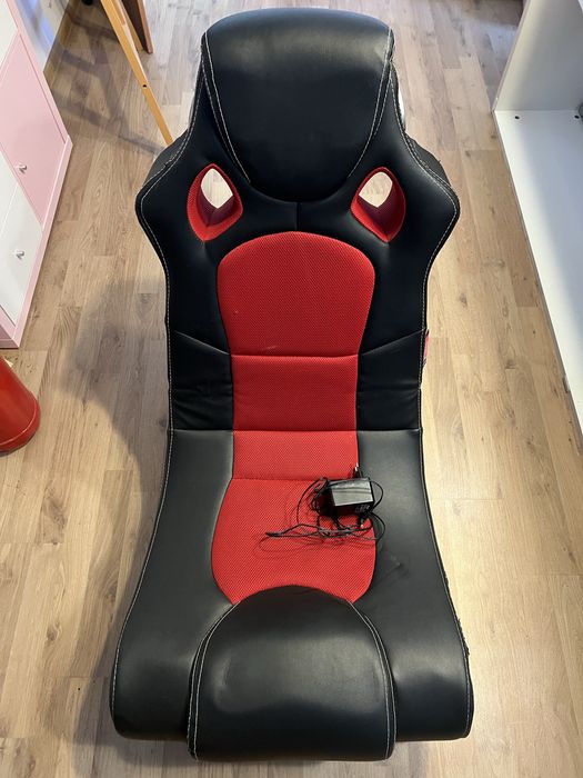 Fotoliu gaming cu sistem audio incorporat