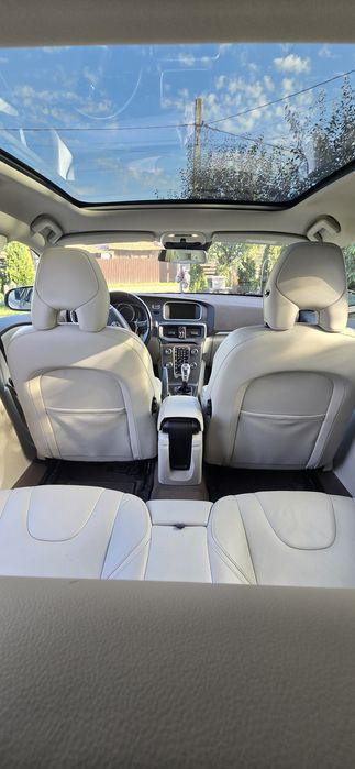 VOLVO V40 D2 - din 2014,  1,6 diesel - EXTRA FULL OPTIONS