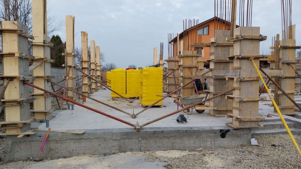 Echipa.Executam constructii la rosu/interioare( FIRMA)