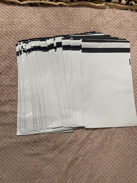 Pungi curierat diferite marimi