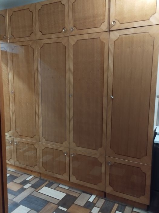 Продам прихожую  15000