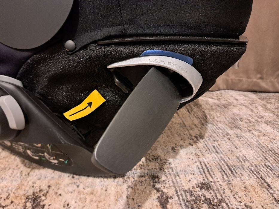 Scoică auto Cybex Cloud i-Size, inclinare reglabila