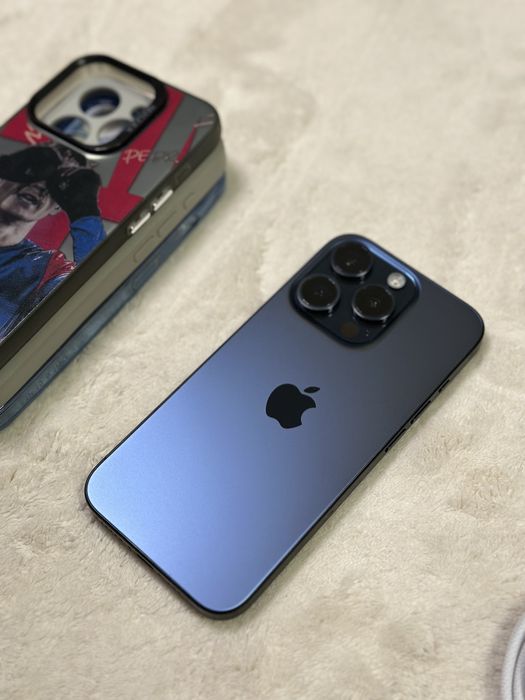 iPhone 15 Pro 98% baterie Blue titanium + 3 huse / cablu ca si nou