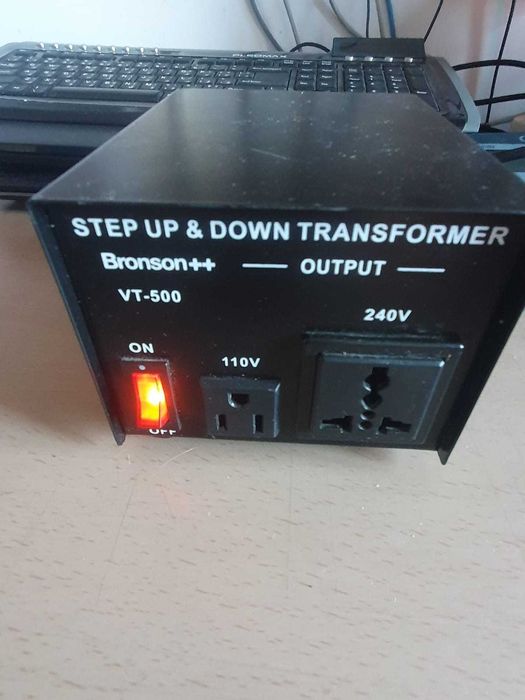 Transformator/convertor ridicator si coborator tensiune 110V-220V