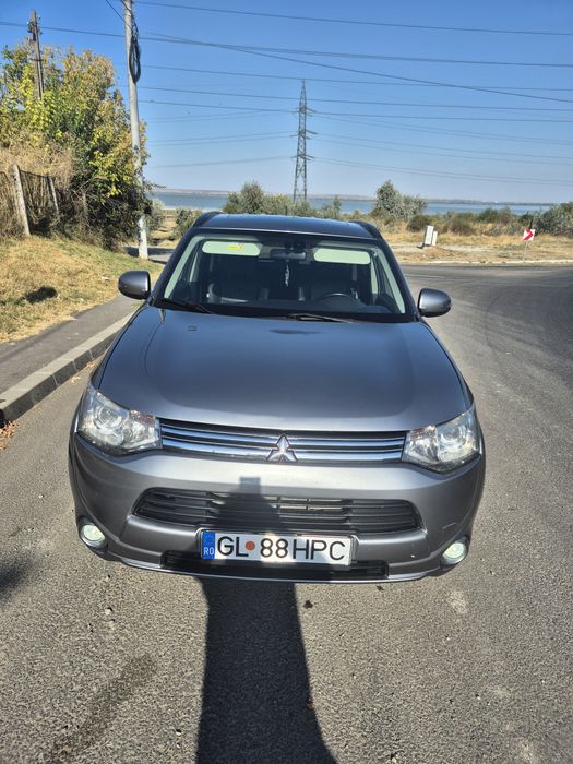 PROPRIETAR VÂND Mitsubishi Outlander PHEV