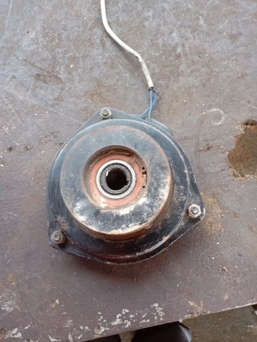 Ambreaj electric tractoras