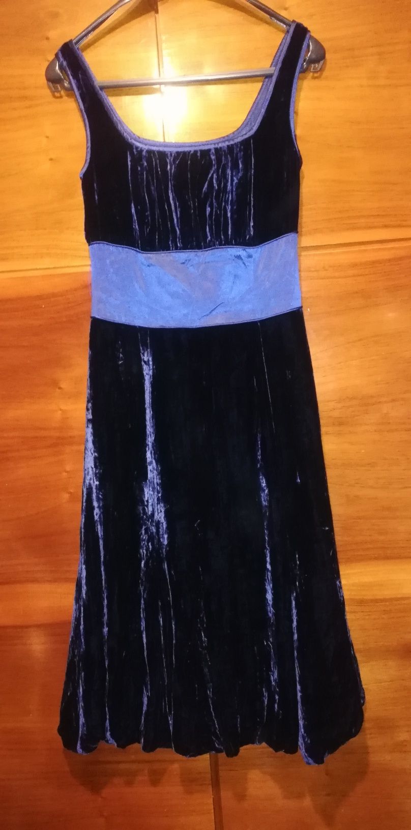 Rochie catifea la genunchi