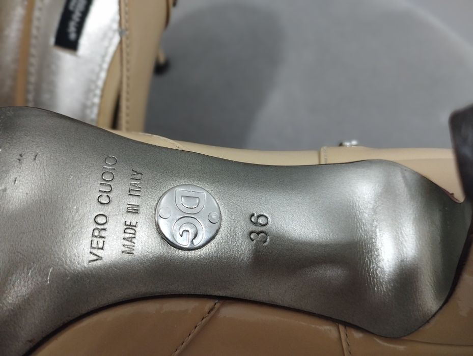 Обувки с ток на Dolce & Gabbana