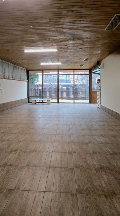 Търговско помещение до Съда и в центъра на Горна Оряховица