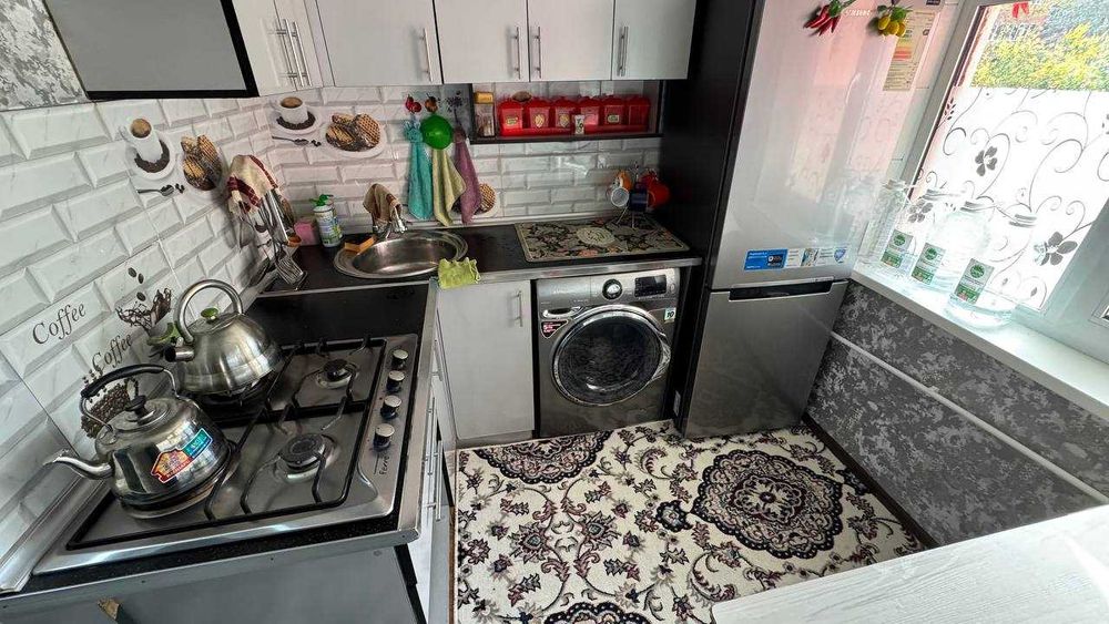 Киргили Пеликан 2 қаватда 3 хонали квартира сотилади. ID: 1492