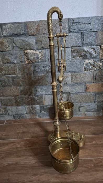 Красива месингова везна