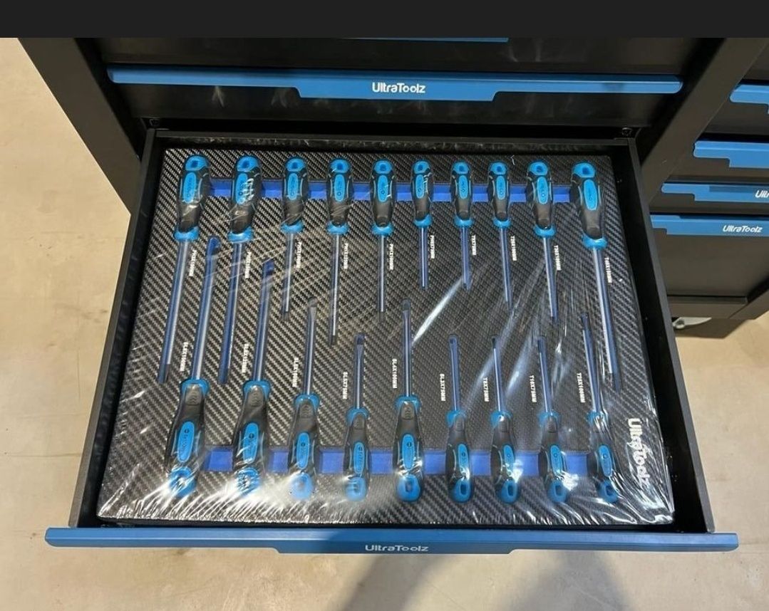 Dulap de scule professional XXL de la Ultra Toolz cu 12 sertare