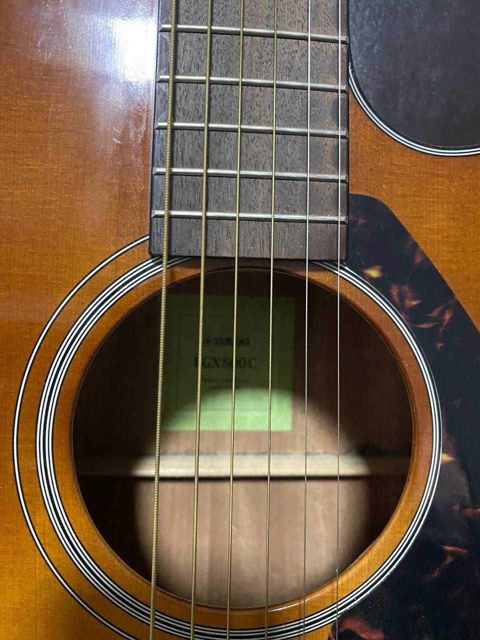 Продается электро-акустическая гитара YAMAHA FGX800C.