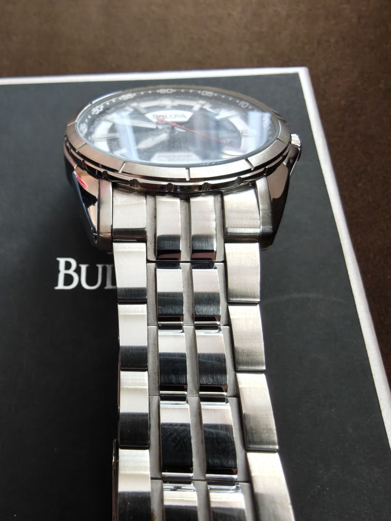 Bulova Precesionist 200m.