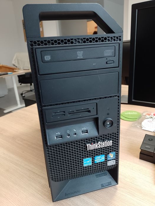 Офис компютър Lenovo ThinkStation E31 3.2GHz, 16GB RAM, 512 GB SSD