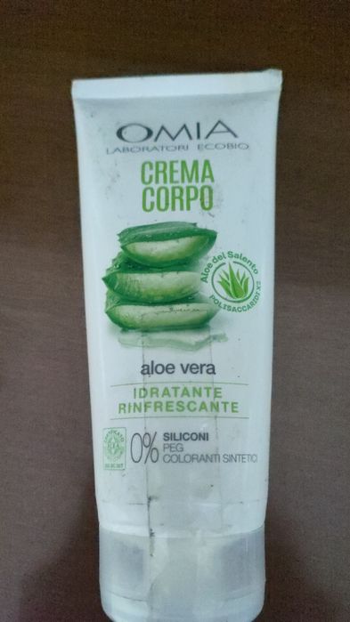 Mix correttori, luninatore, crema corpo, crema protettiva solare, ecc