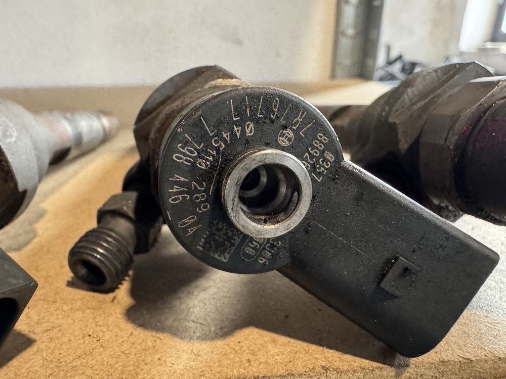 Injector bmw N47  7798446