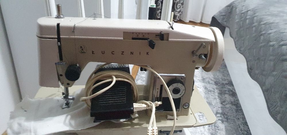 Masina de cusut electrica