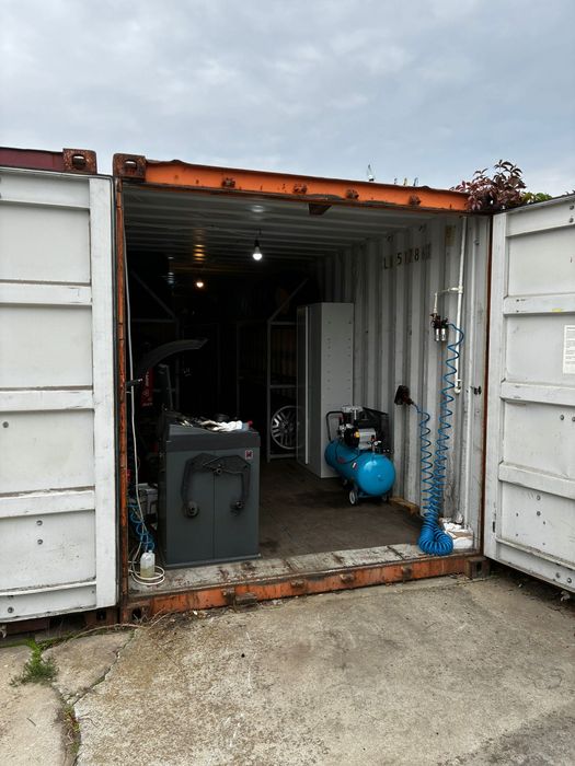 Container maritim transformat in statie de vulcanizare