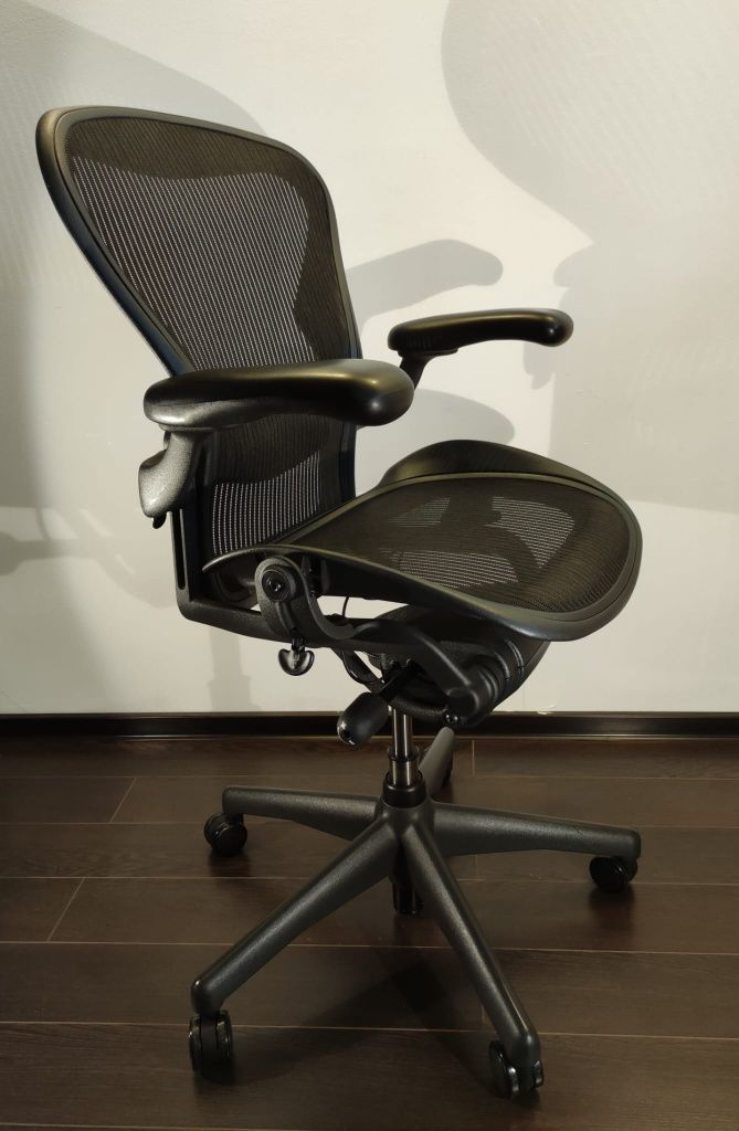 Herman Miller Aeron mărimea B.