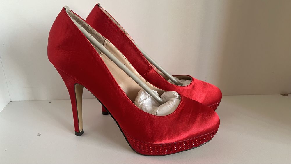 Продам обувь. Размер 40,39