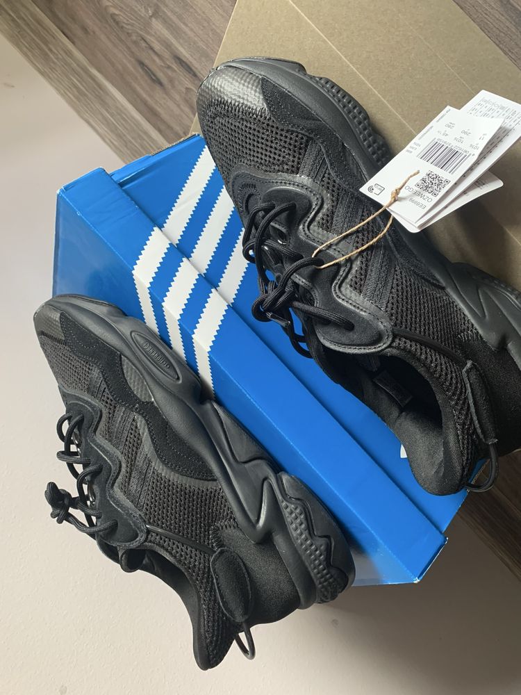 Чисто нови. Adidas OZWEEGO