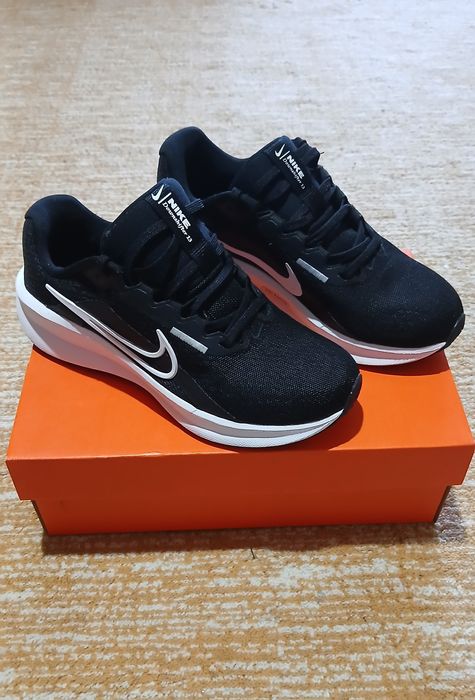 Adidasi dama NIKE originali