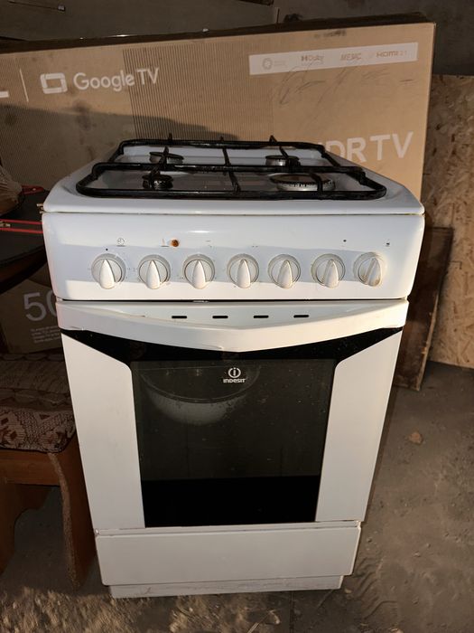 Продам газовую плиту indesit с духовкой в рабочем состоянии