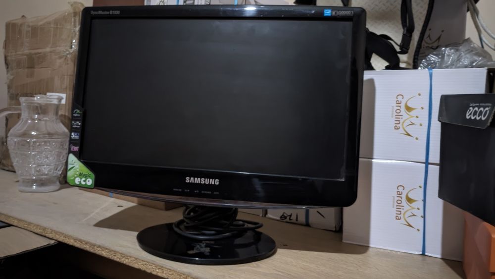 Samsung monitor sotiladi