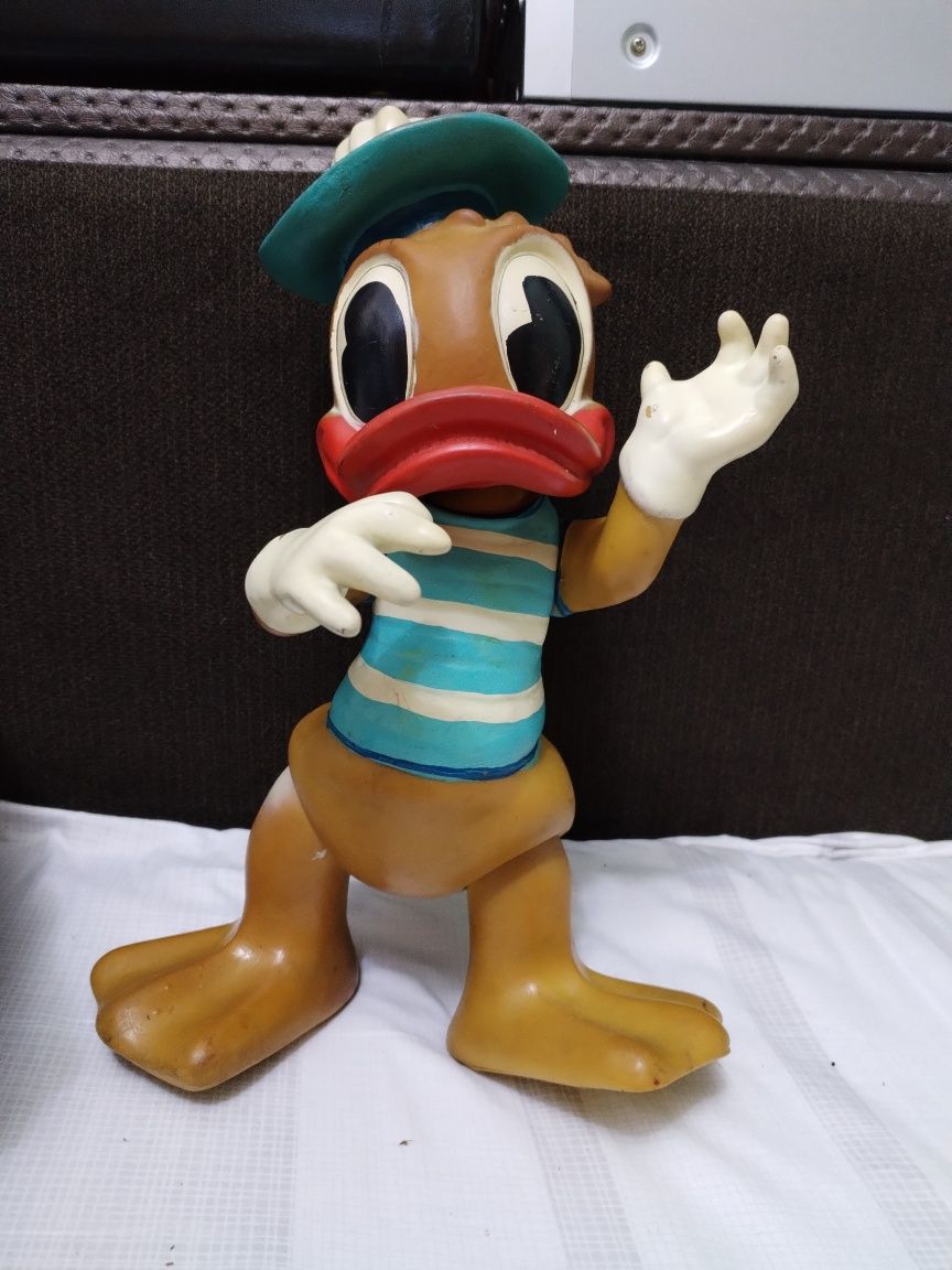 Păpușa rățoiul Donald vintage produs de Arădeanca