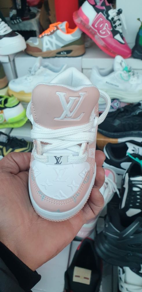 LV copii full box cu leduri calitate superioara..