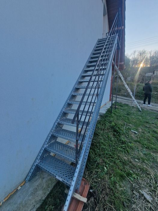 Scari metalice galvanizate