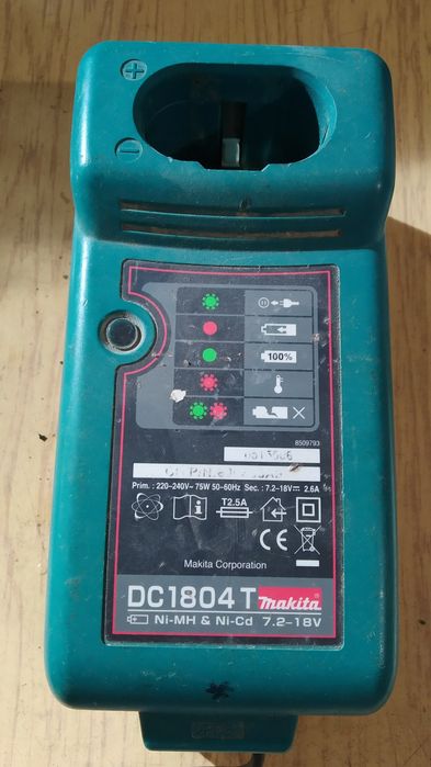 Incarcator acumulatori Makita DC1804T
