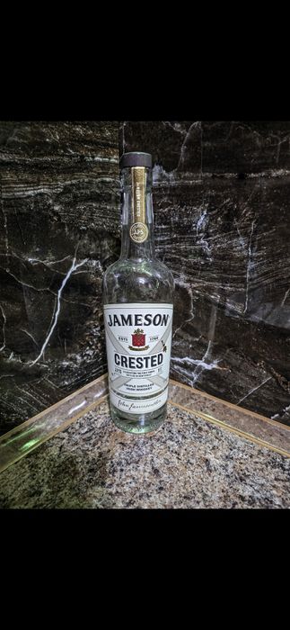 Лот от празни бутилки