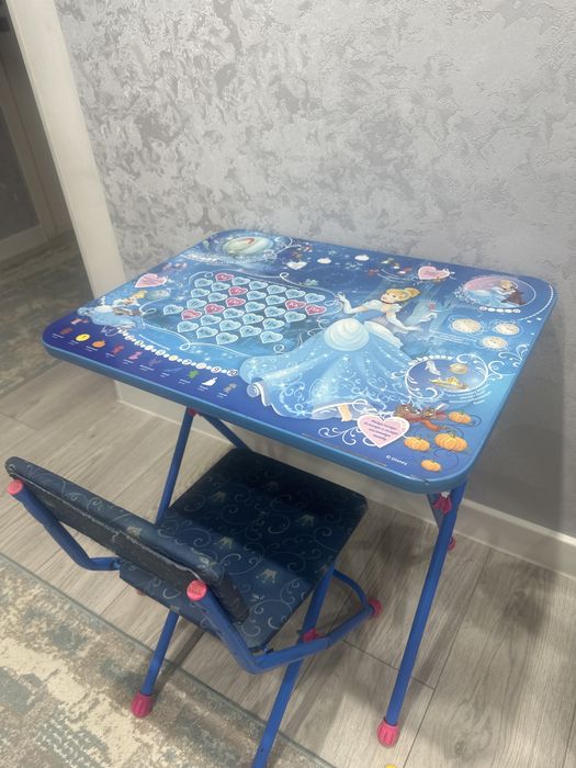 Детская стол со стулями
