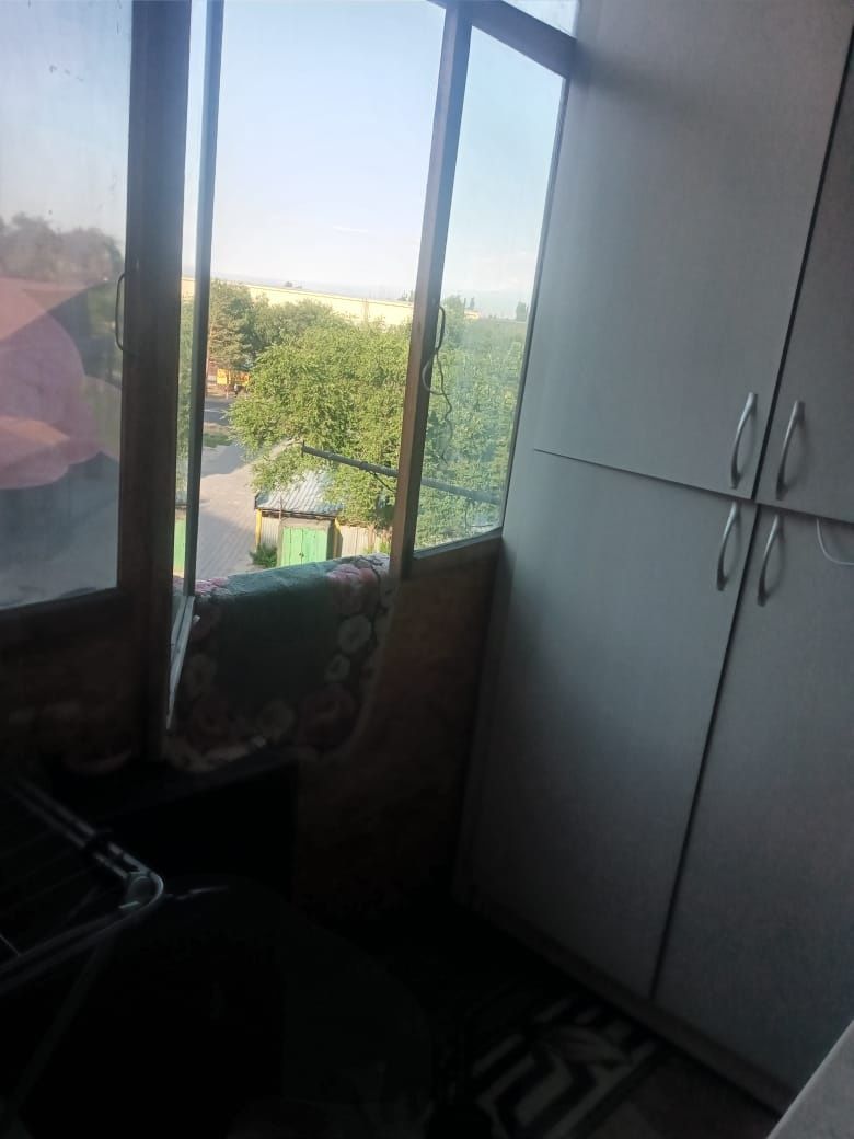 Продаётся 1 ком кв в 4ом мкр