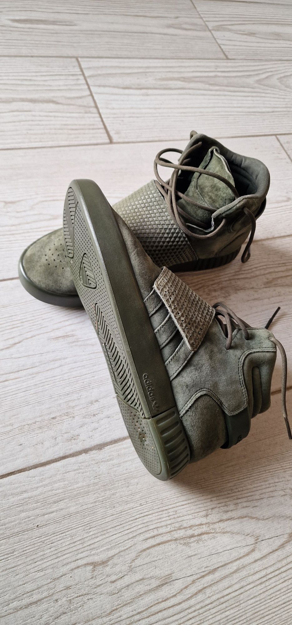 Vând Adidas  Tubular  Invader Strap marimea 42