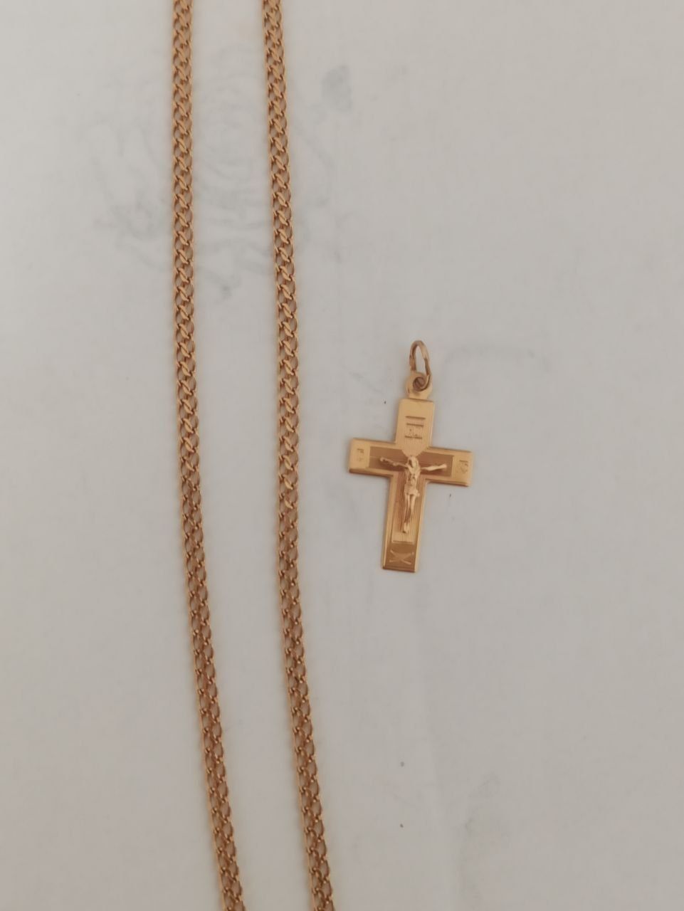 Золотая цепочка и крестик