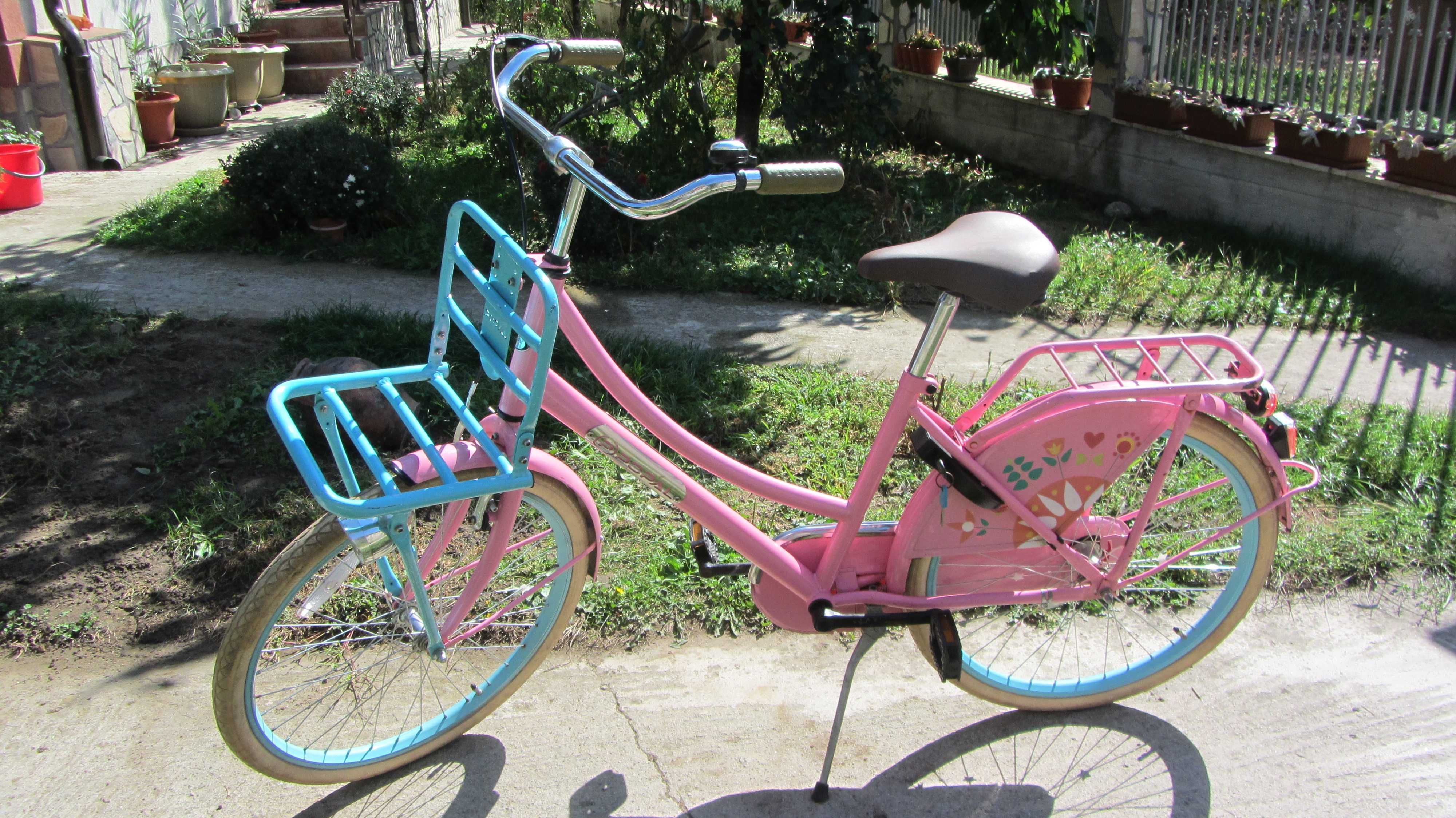 Cea mai frumoasa bicicleta roz,alba totul original perfect functionala