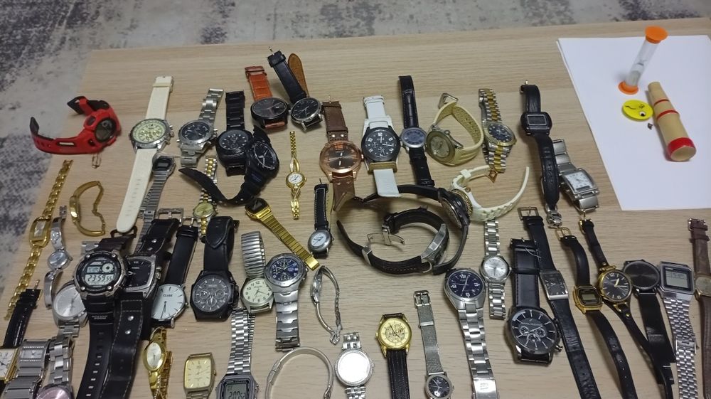 Vând ceasuri  bărbătești și dama