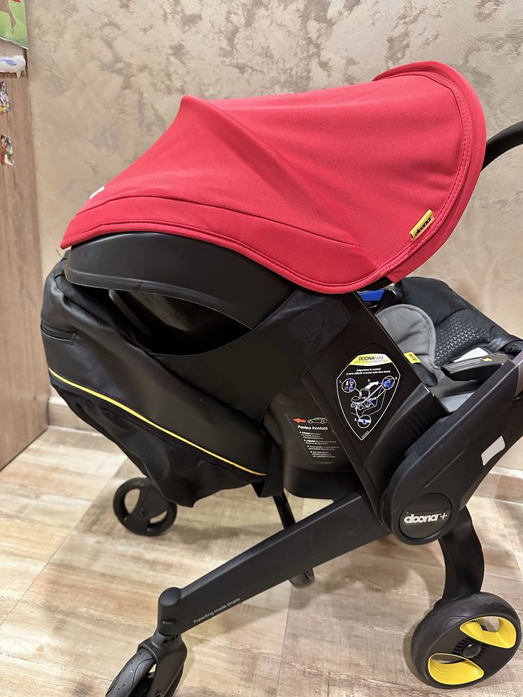 Doona столче за кола с шаси 2 в 1 flame red
