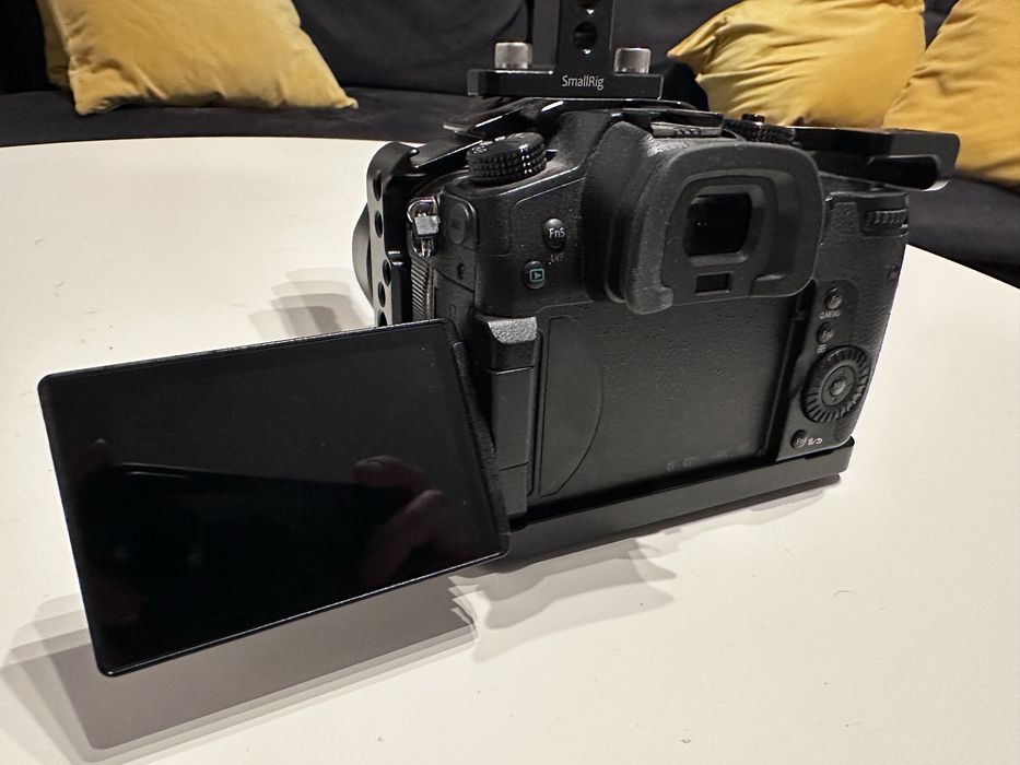 Panasonic GH5 + Lumix 12-60 + baterii + geanta Manfrotto +Smallrig