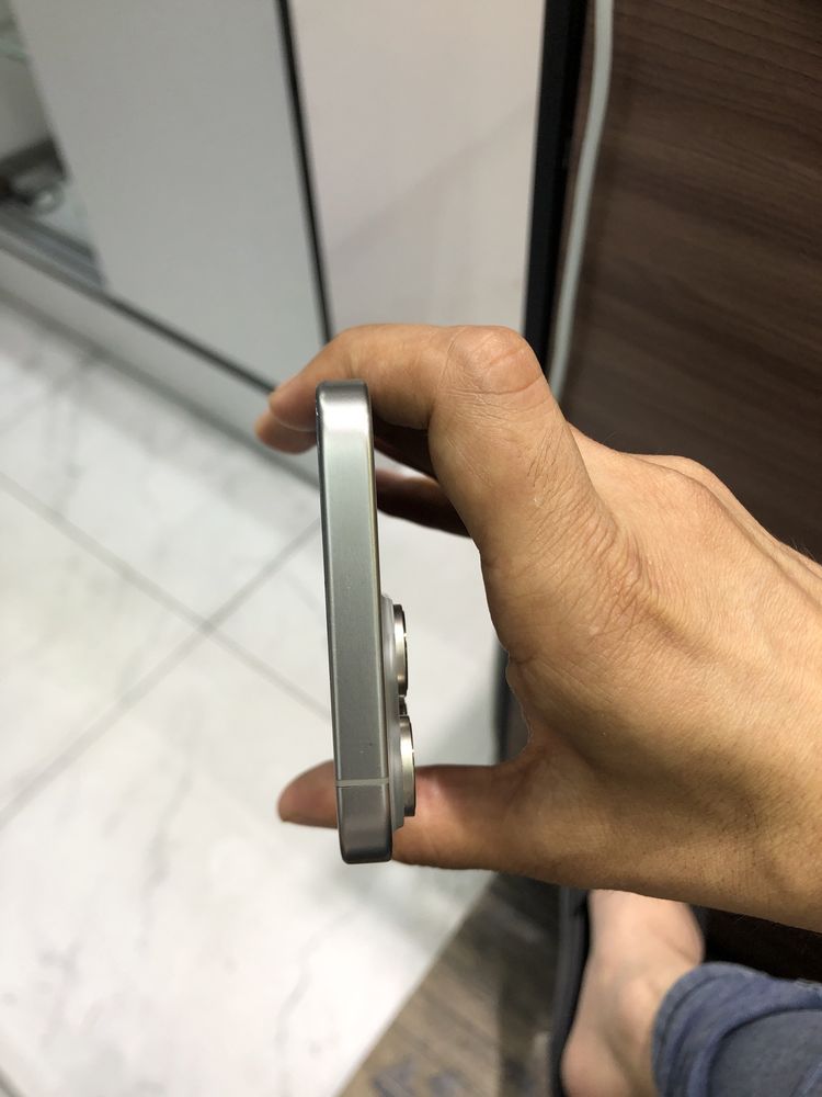 15pro. Max. 256gb.  Natural titan