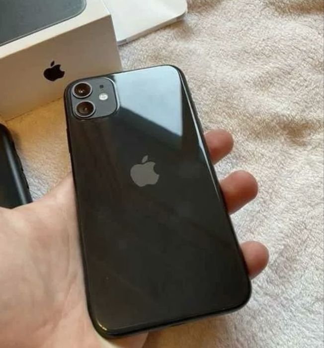 Айфон 11 всё работает ну юемкост 71 память 128 вроде нормално