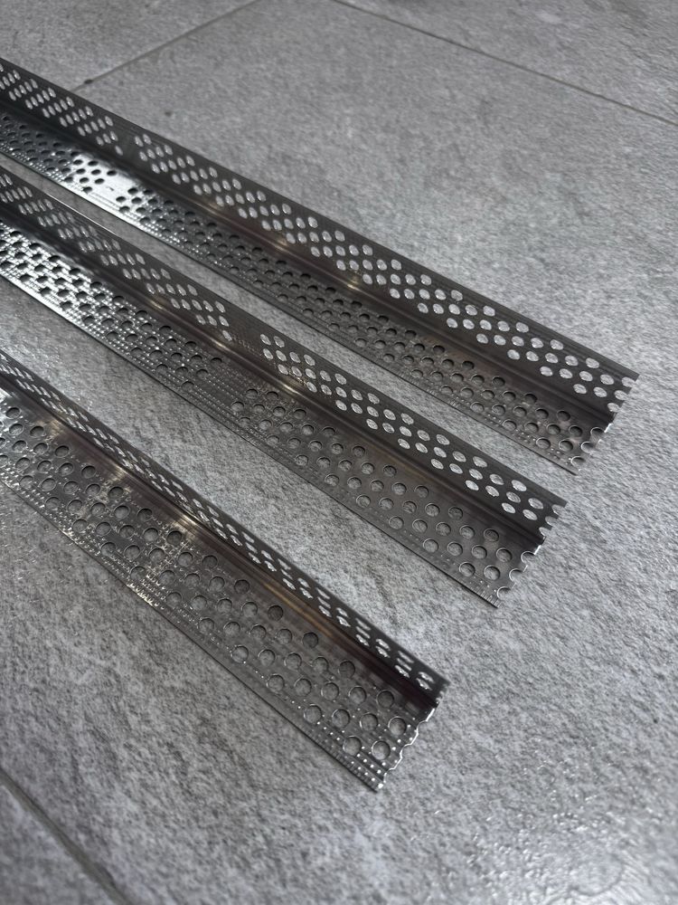 Coltar Aluminiu Lat Perforat 2.5m