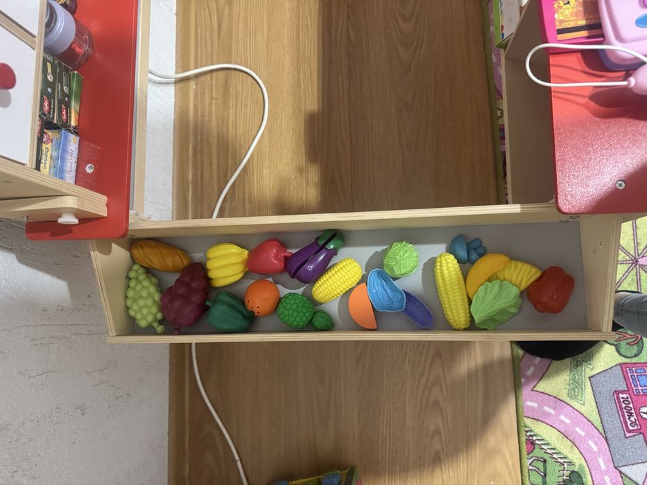 Дървен магазин с аксесоари