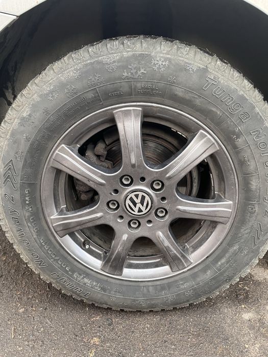 Зимняя шипованная резина на дисках 5x112 (205/65R15) пассат б5